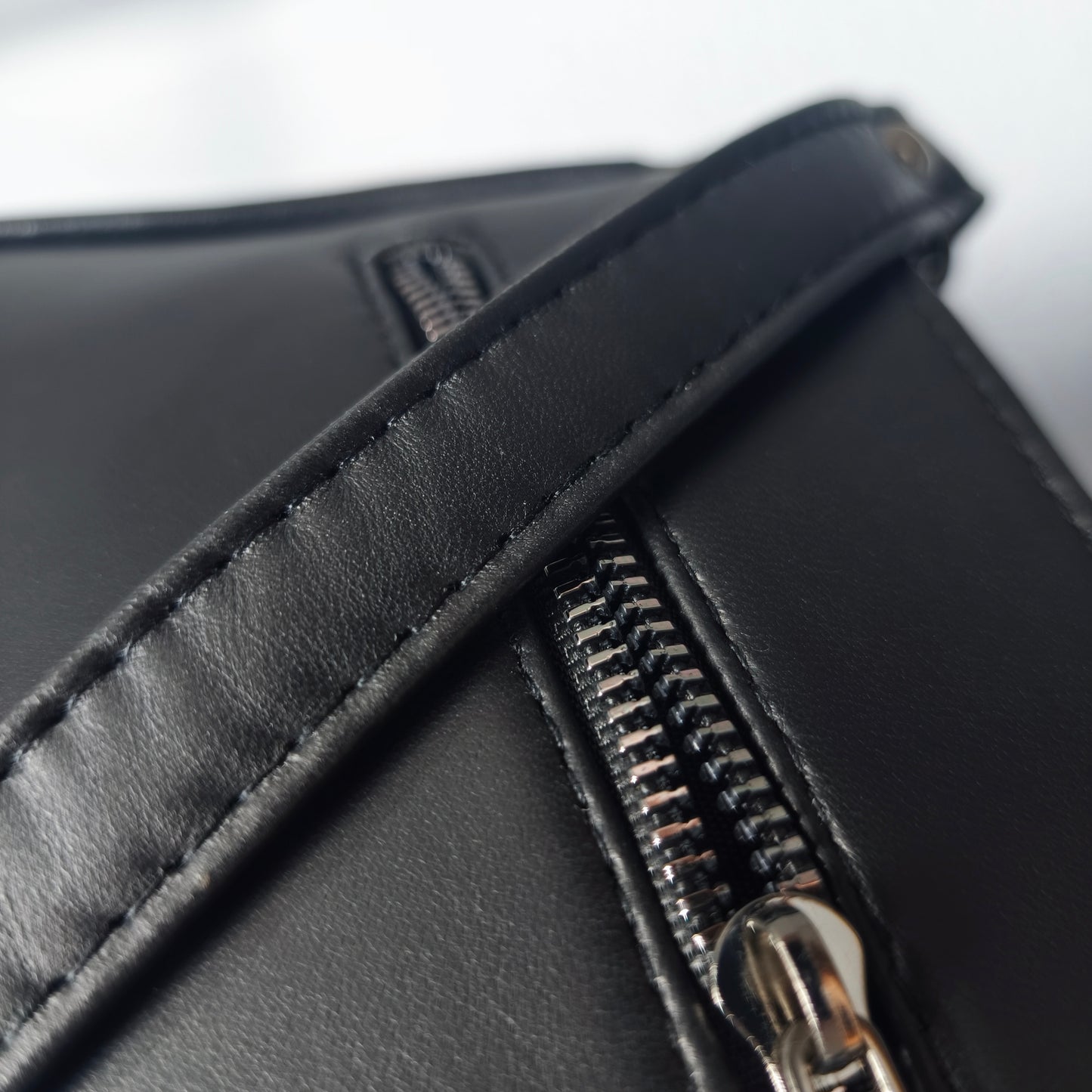 “Mira” Kadın Hakiki Deri Omuz Çantası – Siyah | M&E&Y Deri