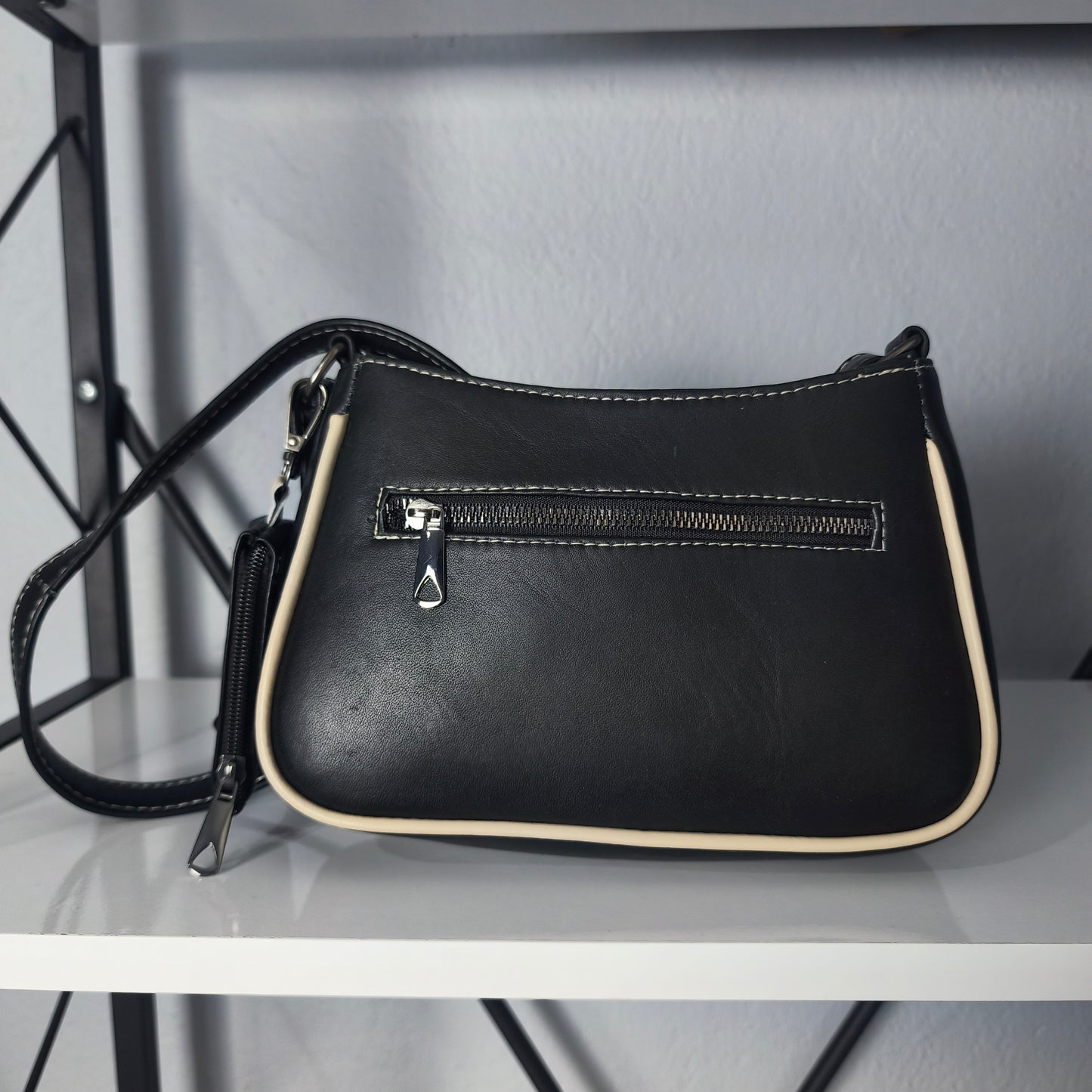 “Sera” Kadın Hakiki Deri Omuz Çantası – Siyah&Bej | M&E&Y Deri