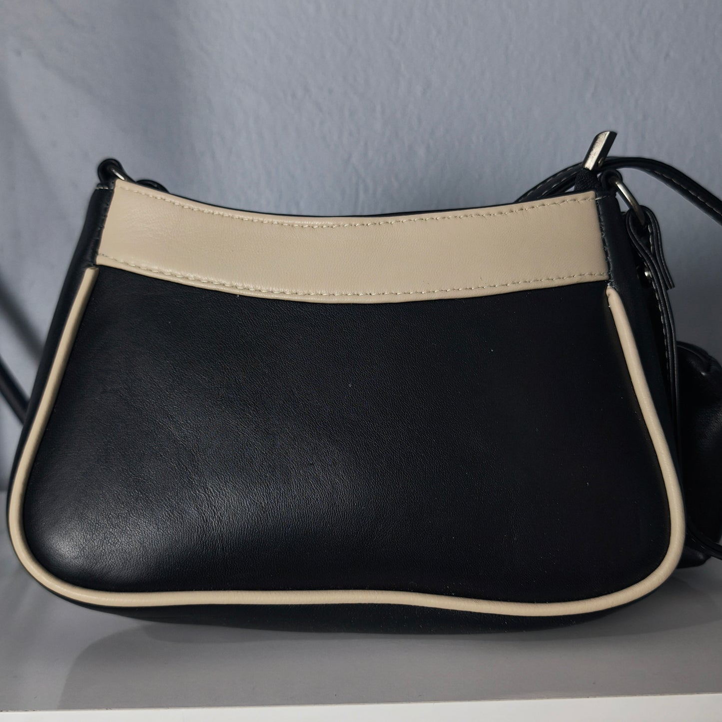 “Sera” Kadın Hakiki Deri Omuz Çantası – Siyah&Bej | M&E&Y Deri