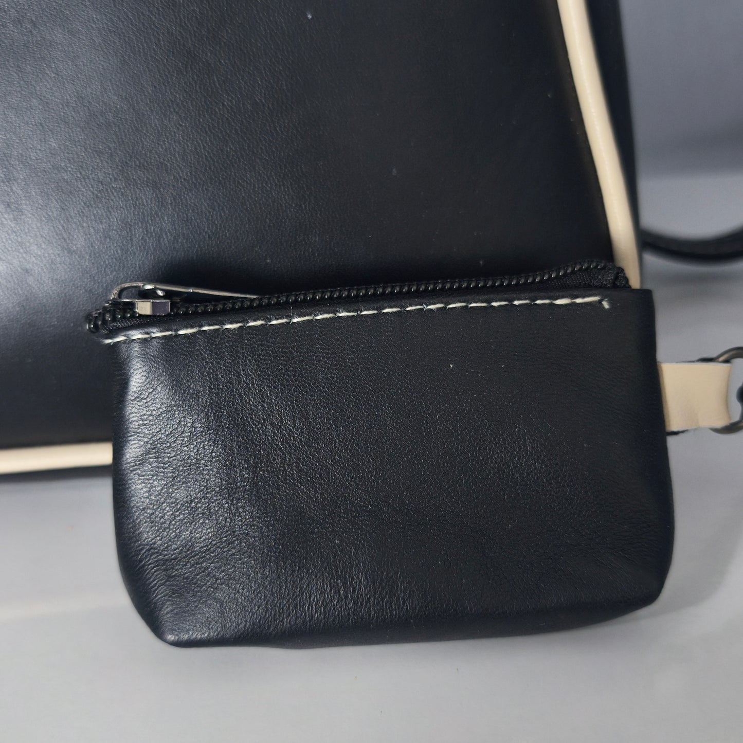 “Sera” Kadın Hakiki Deri Omuz Çantası – Siyah&Bej | M&E&Y Deri