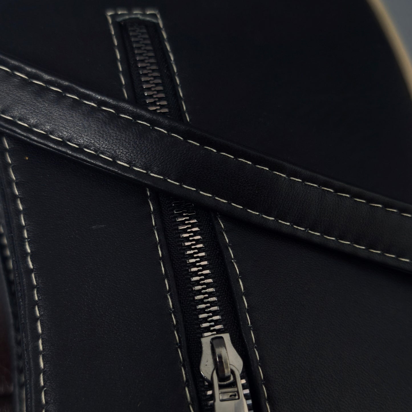 “Sera” Kadın Hakiki Deri Omuz Çantası – Siyah&Bej | M&E&Y Deri